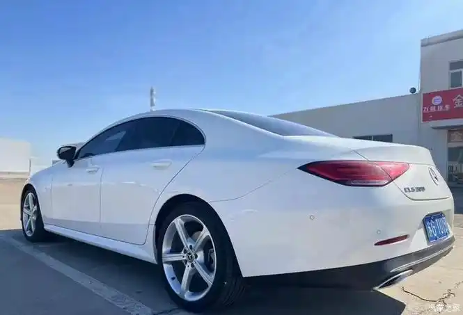 最新到店2019年7月奔驰cls300准新仅7000公里