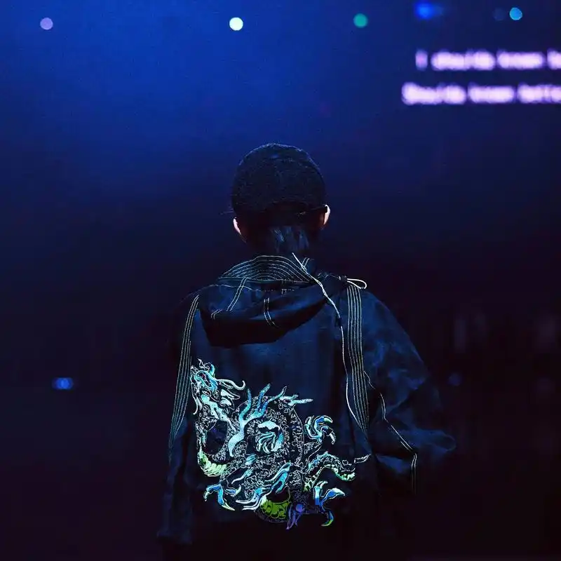 一些背影#易烊千玺 #宝藏男孩 #向全世界安利 #安利 #我 - 抖音