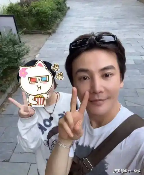 孙坚王霏霏游景德镇被偶遇,男方鼻子额头不自然,被质疑填充过度_唐嫣