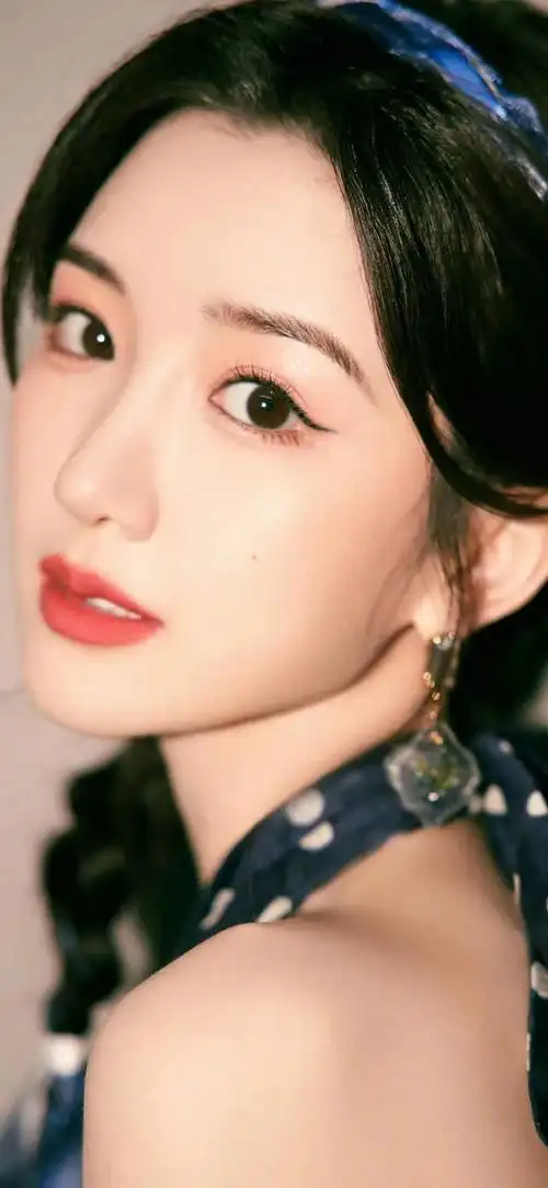 壁纸分享,有颜值有演技的毛晓彤,而且还是一个甜妹子