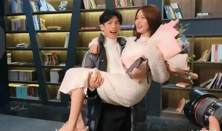 罗云熙公主抱好甜,谁留意白鹿干啥?数你厉害_观众们_时候_合作