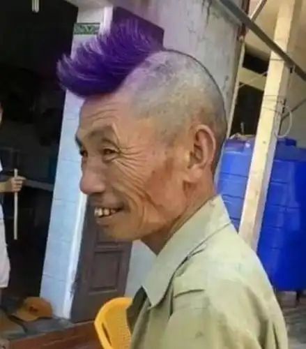 搞笑gif趣图:小姐姐别跑,此时此刻你不想说点什么吗?