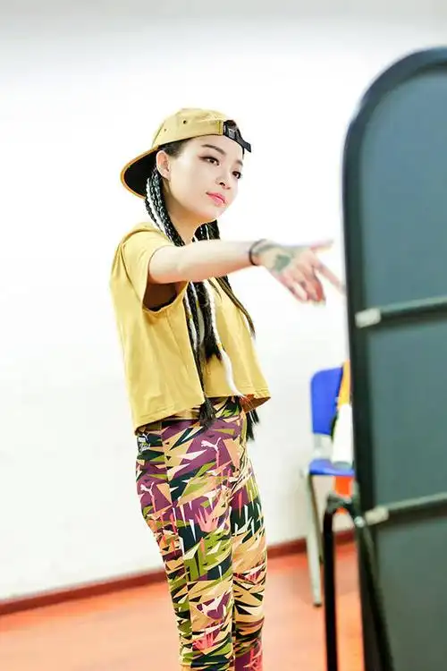 vava:不可思议的rap少女