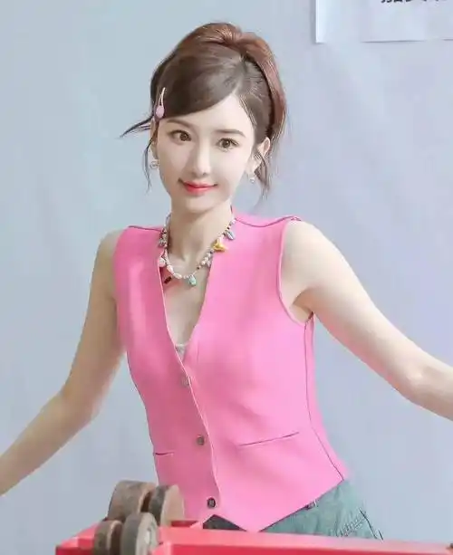 毛晓彤瘦得可笑!