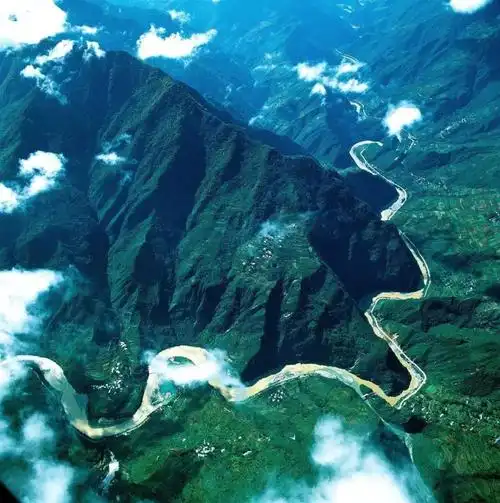 地形很立体,四川盆地,川西高原各有精彩.摄影田捷砚