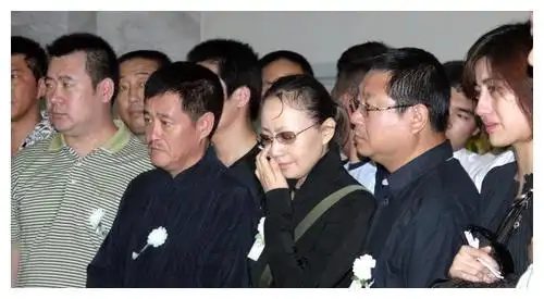 一代"小品女王",宋丹丹在她的葬礼上哭成泪人,赵本山亲自烧纸