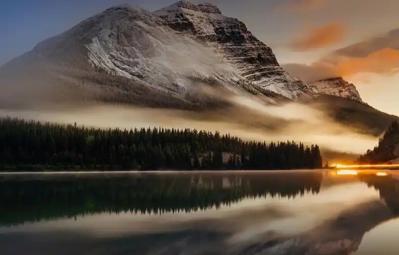 magicpad13自带杂志锁屏壁纸"雪峰晨曦"分享