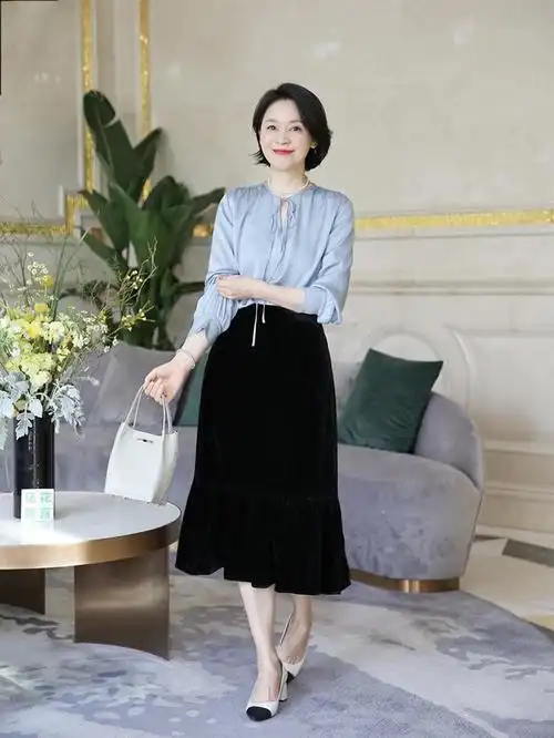 针织短袖是当下非常流行的一款单品,尤其是对于中老年女性来说,夏天不