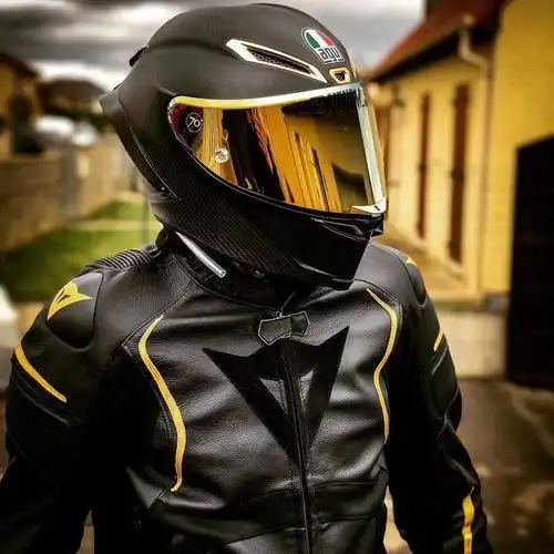 机车头像男生带头盔真实