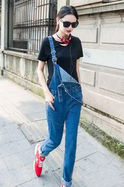 牛仔背带裤搭配什么鞋子 展现不一样的风格 zaoxingkong.com