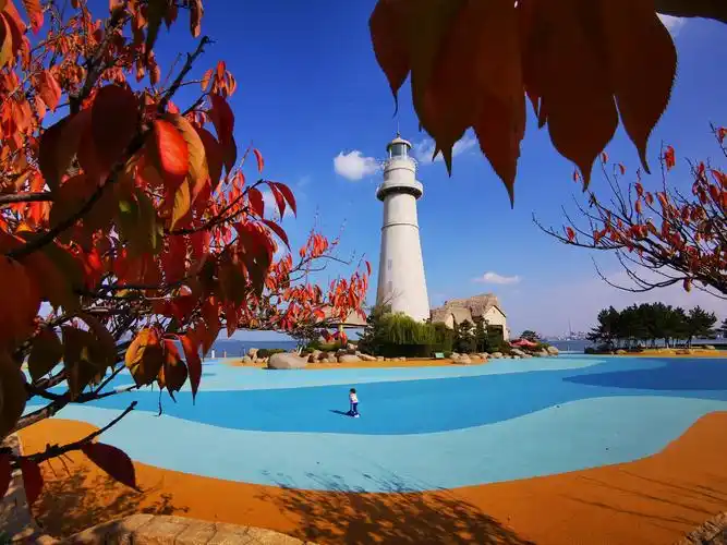 威海悦海公园灯塔秋色