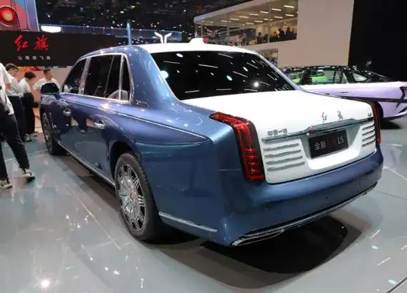 首页>生活>正文>外观方面,全新红旗l5延续经典的复古设计,其车头有大