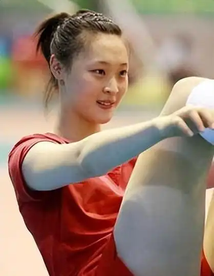 中国女排惠若琪:嫁矮55厘米北大博士,婚礼现场郎平泪崩祝福