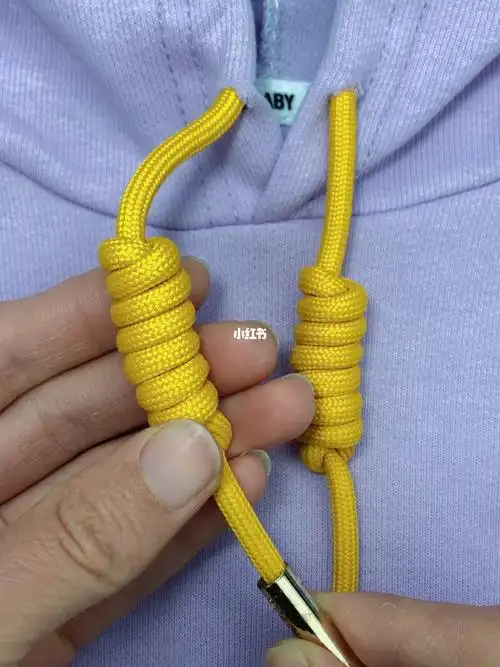 卫衣飘绳打结系法