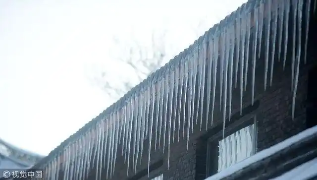 降雪持续行路艰难 扬州气象台发布道路结冰橙色预警