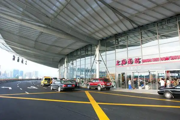 世界最大的透光火车站--上海南站