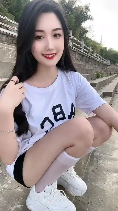 清纯小姐姐清晨自拍