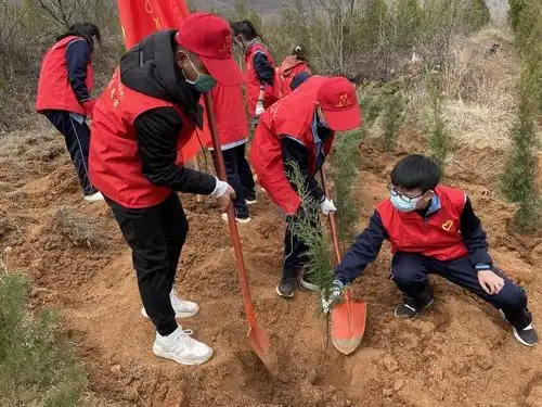 建设美丽郑州"植树活动 - 团委工作 - 郑州市第一〇七中学