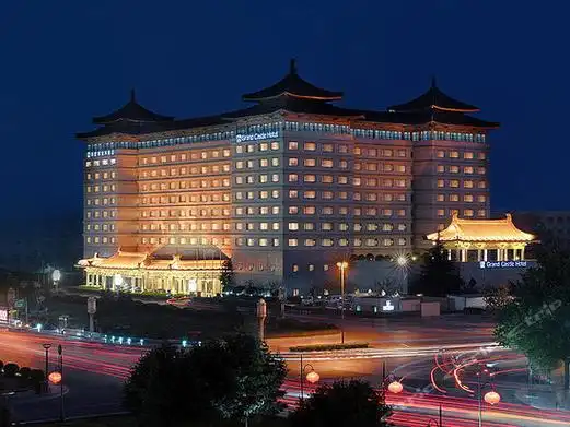 p>西安君乐城堡酒店位于西安市中心位置的南门广场,交通便利.