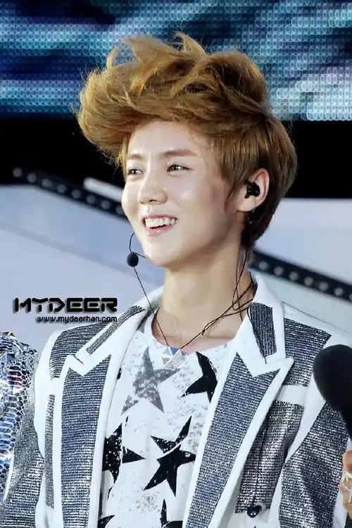 鹿晗超话#鹿过的小时光#20120609 smtown in 台湾@m鹿m当时觉得发型太