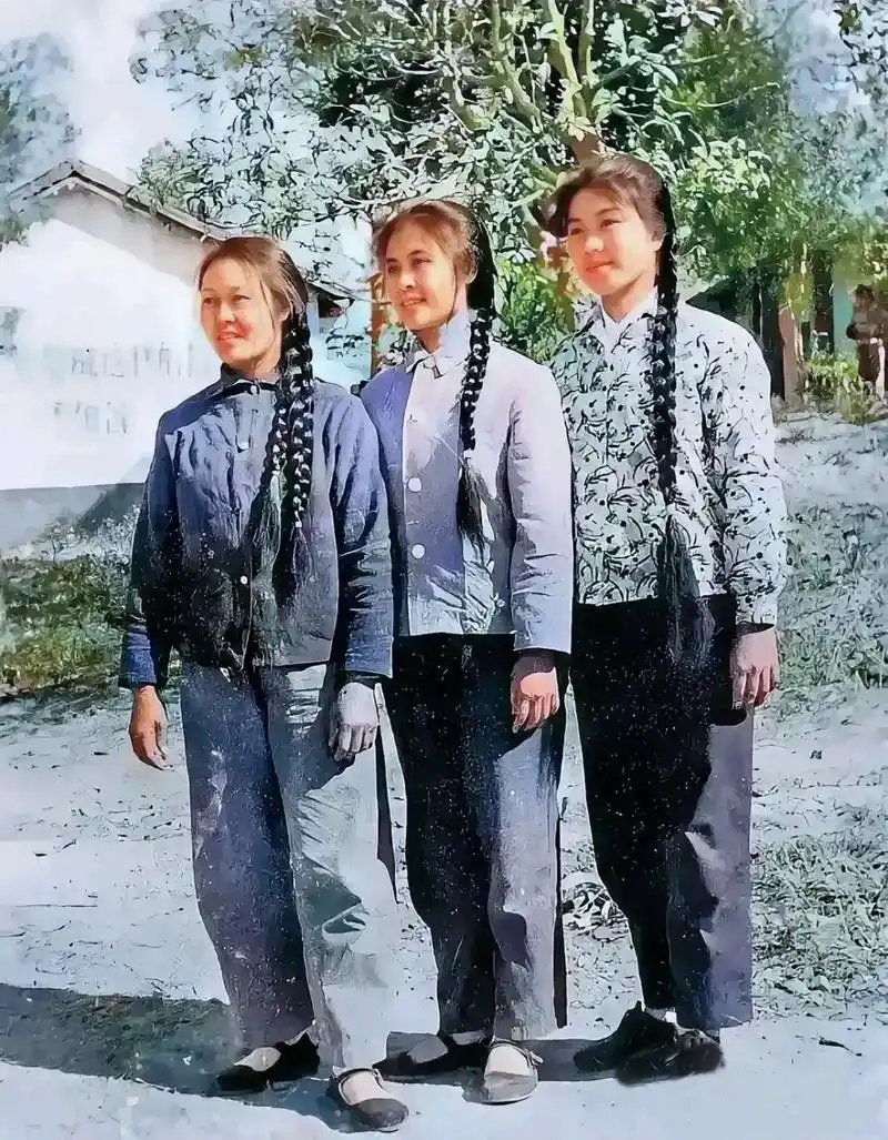 70年代,三位素颜美女的身影让人动容.