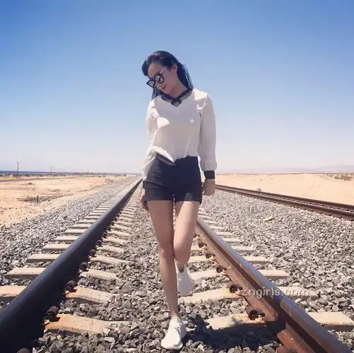 组图台湾网红正妹美腿修长逆天上围有料曲线惹火