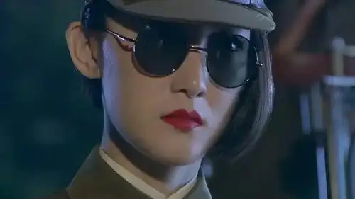 狐影女大佐和雷震互换人质怎料雷震道高一筹大佐直接气吐血