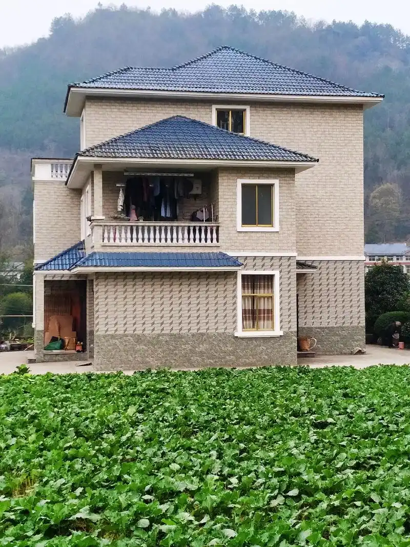 青山绿水环绕,山中幸福农家.#田园风光农村生活 #唯美意境  - 抖音