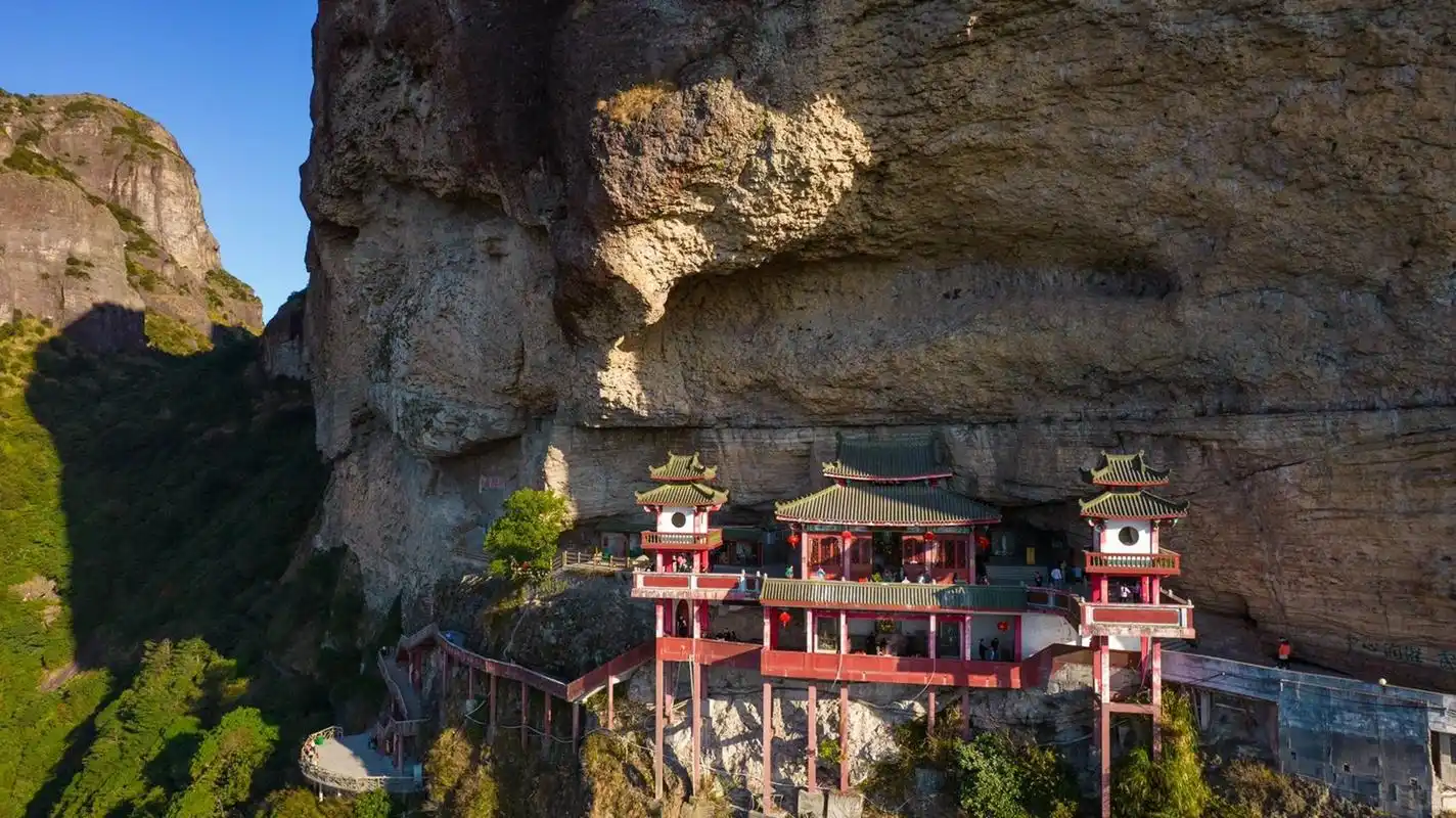 漳州灵通岩|悬崖绝壁上的千年古刹 97福建的灵通山悬空寺最早起源于