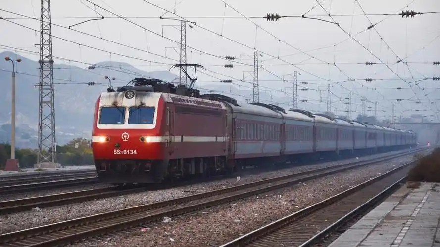 经过陇海铁路兰州桑园子站的旅客列车