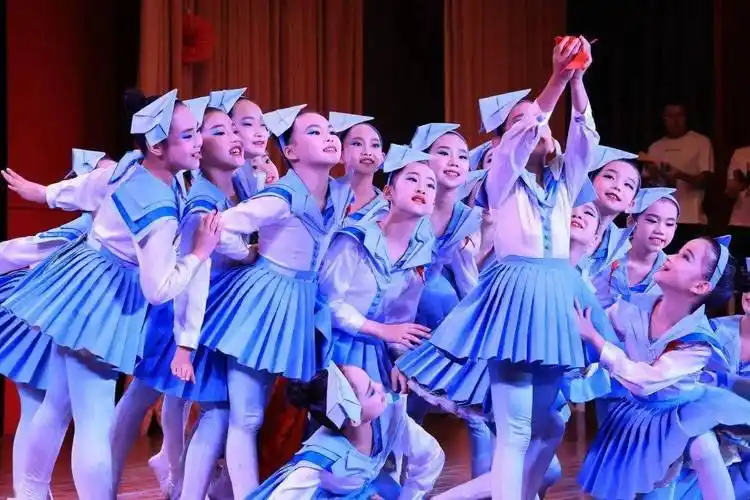 童心向未来六一齐开怀北师大南山附校小学部六一云庆典暨主题游园活动