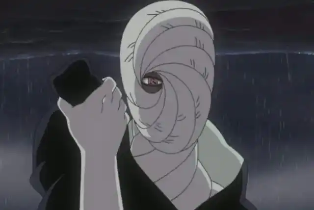 火影进入到中期后,面具男也开始登场,从他能够指挥佩