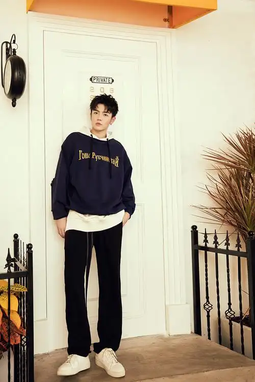 夏志远写真曝光 阳光时尚散发青春魅力