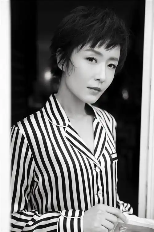 丁洋睡衣style写真曝光 简单纯粹展现自我