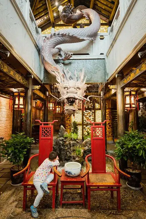 四川成都,小龙坎,锅里,雕塑