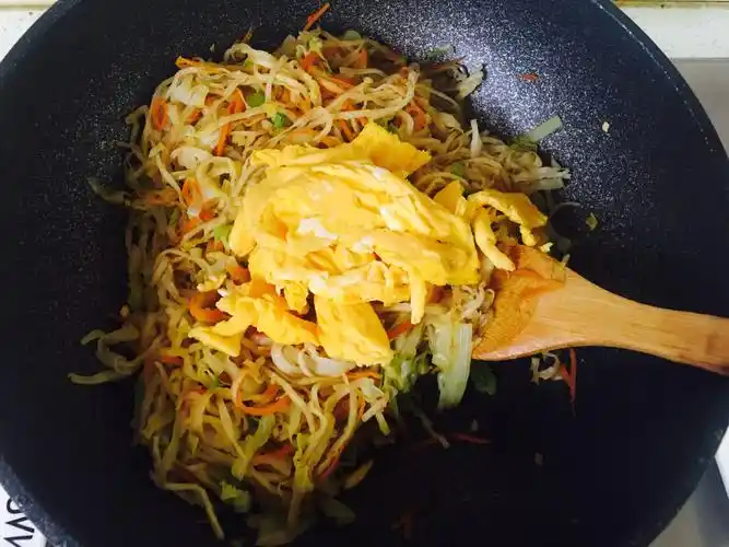 鸡蛋炒饼的做法