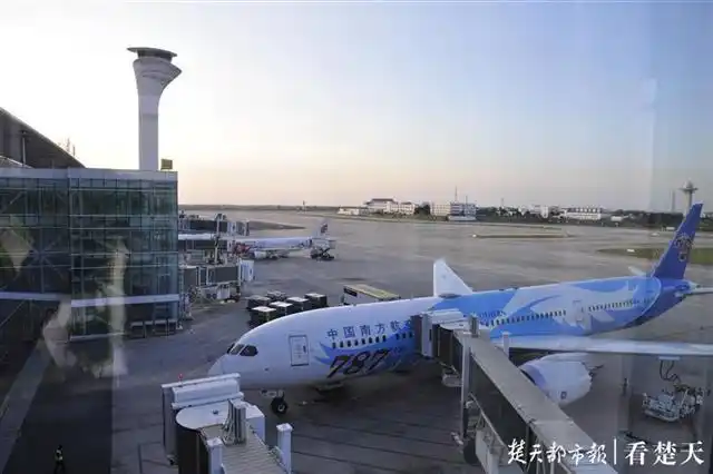 天河机场暑运增开航线25条,加班2134架次
