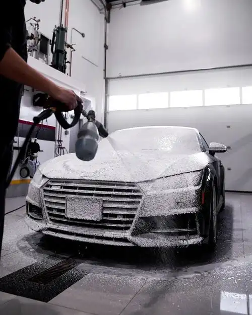 毋庸置疑,用浓浓的泡沫洗车是一件超爽的事!