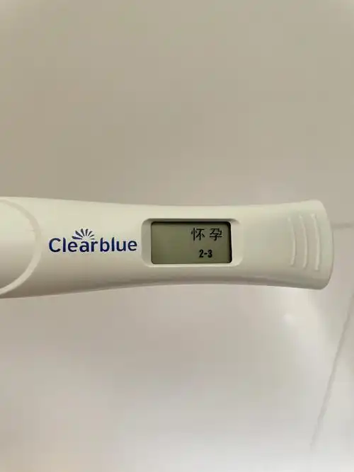 姨妈推迟了1天,就怀疑会不会怀孕了,赶紧去买了2支验孕棒,一支可丽蓝
