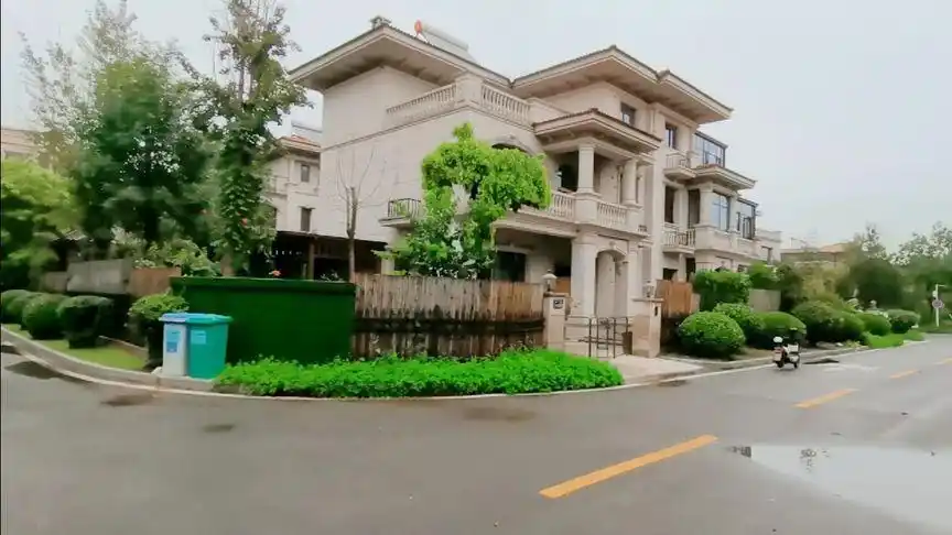 碧桂园这套别墅,边户大院石材外墙,做好了基础装修却急售