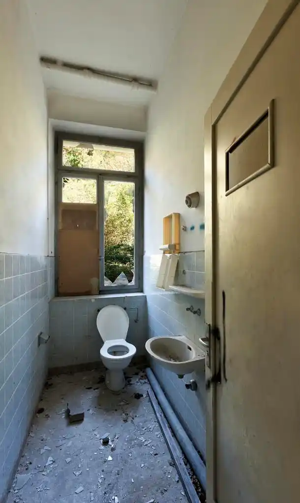 旧马桶,被遗弃的房子,老厕所