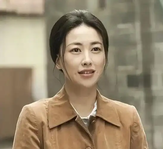 朱珠浪姐结束后去上学了,远离鲜花和掌声,她真的是一身反骨