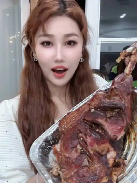 小馋猫妍希queenie的微博视频