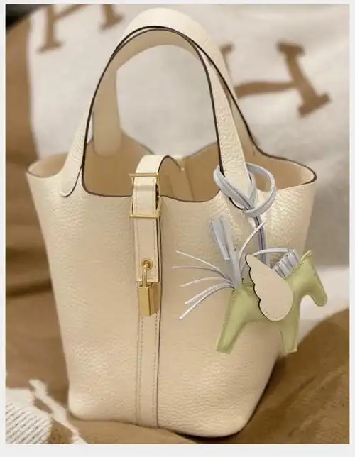 hermes爱马仕 picotin look 18菜篮子 水桶包 h056289ck08 浅蓝色