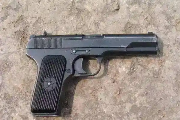 62毫米手枪是我国仿制前苏联tt1930/1933式手枪的产品,于1954年定型