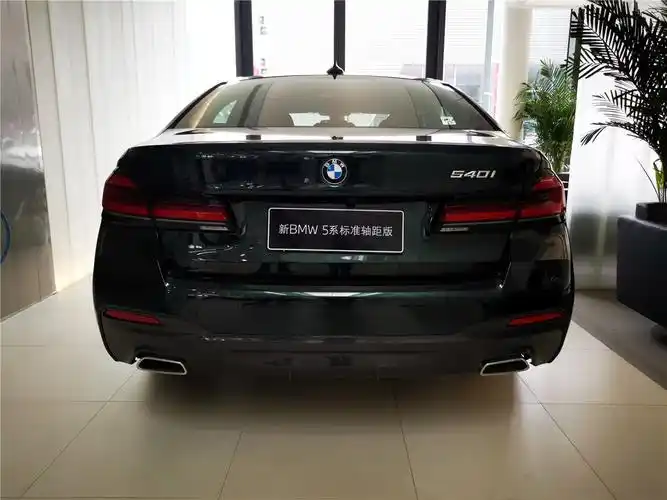 宝马540i风尚版m运动套装牛津绿摩卡现车优惠1个点