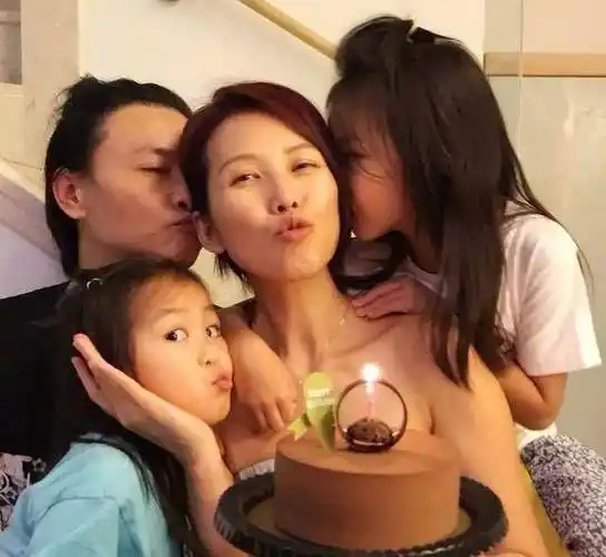 怀孕时横冲直撞,结果3年剖2胎,如今2个女儿过成这样