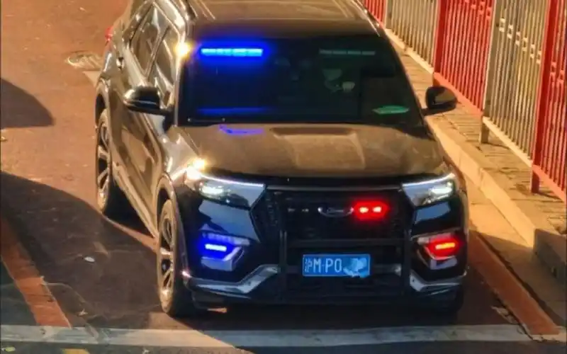 上海福特探险者便衣警车,网友投稿