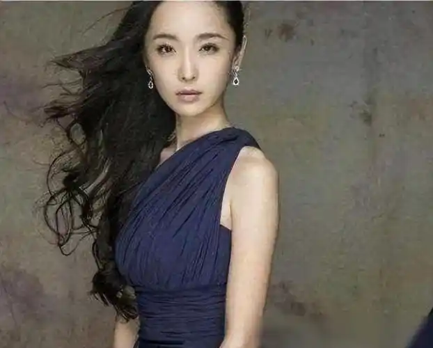 李曼:演艺之路 李曼,曾是谋女郎中的佼佼者,但未能在演艺圈中持续发展