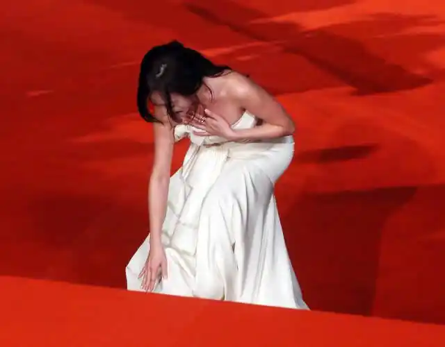 韩国kbs演技大奖红毯 女星尴尬摔倒